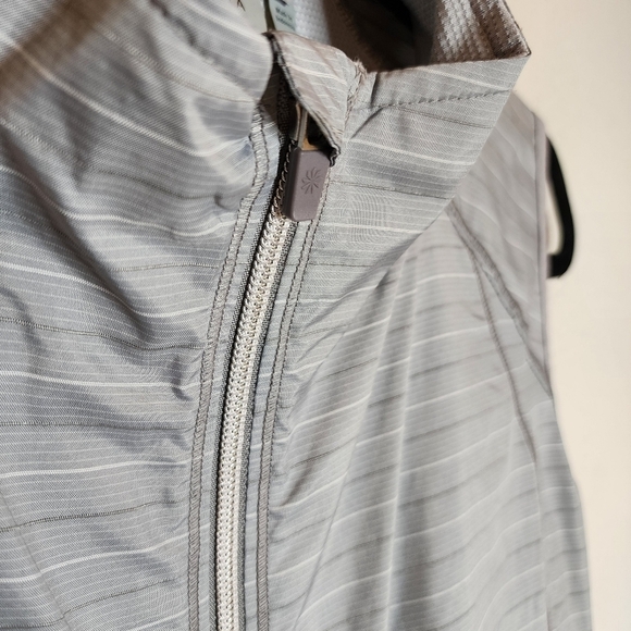 Athleta Jammin' running vest. Grey stripe. Size small. Pockets. Reflective - Picture 13 of 16